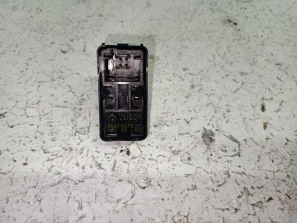 BOUTON LEVE VITRE CITROEN / PEUGEOT BERLINGO/PARTNER - Vue 2